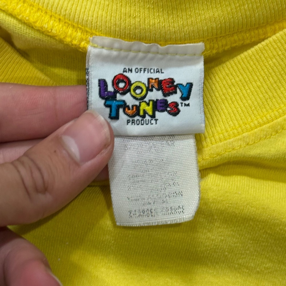 Vintage 90s Looney Tunes‎ AOP Wrap Around Sun Sportswear Yellow T-Shirt Mens XL - Picture 3 of 9
